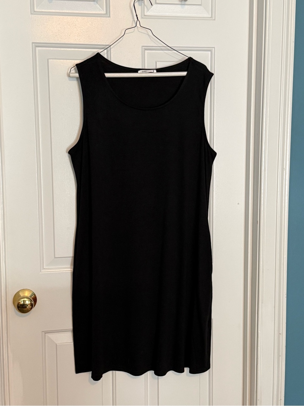 Simple Black Sleeveless Shift Dress